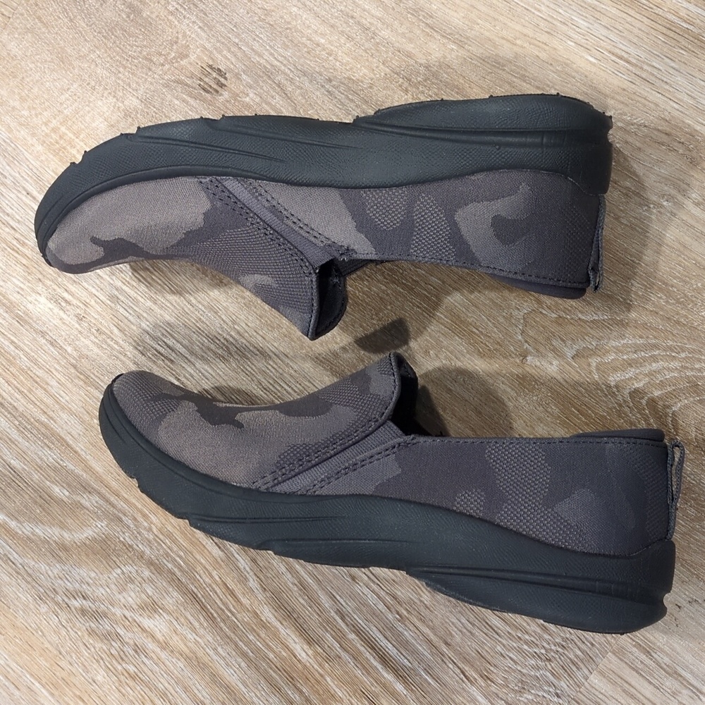 💚🍂🍃 NIB Bzees Camouflage Slip-On Sneakers Women's size 6💚🍂🍃 - Picture 7 of 14